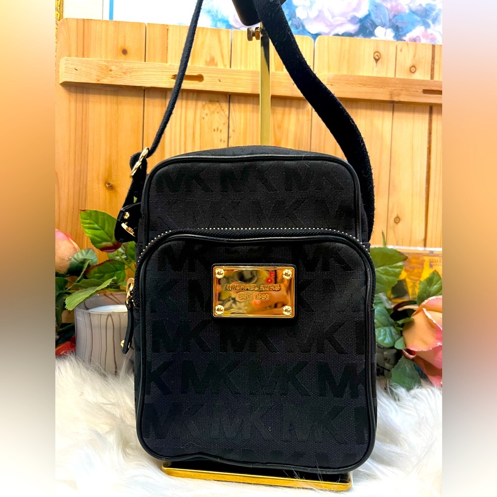 Michaell Kors Crossbody Bag with Adjustable Strap.